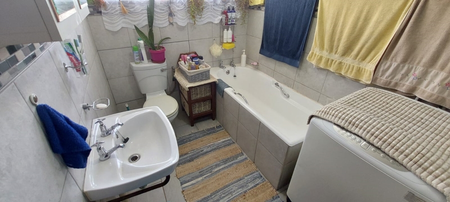 3 Bedroom Property for Sale in Paradise Beach Eastern Cape